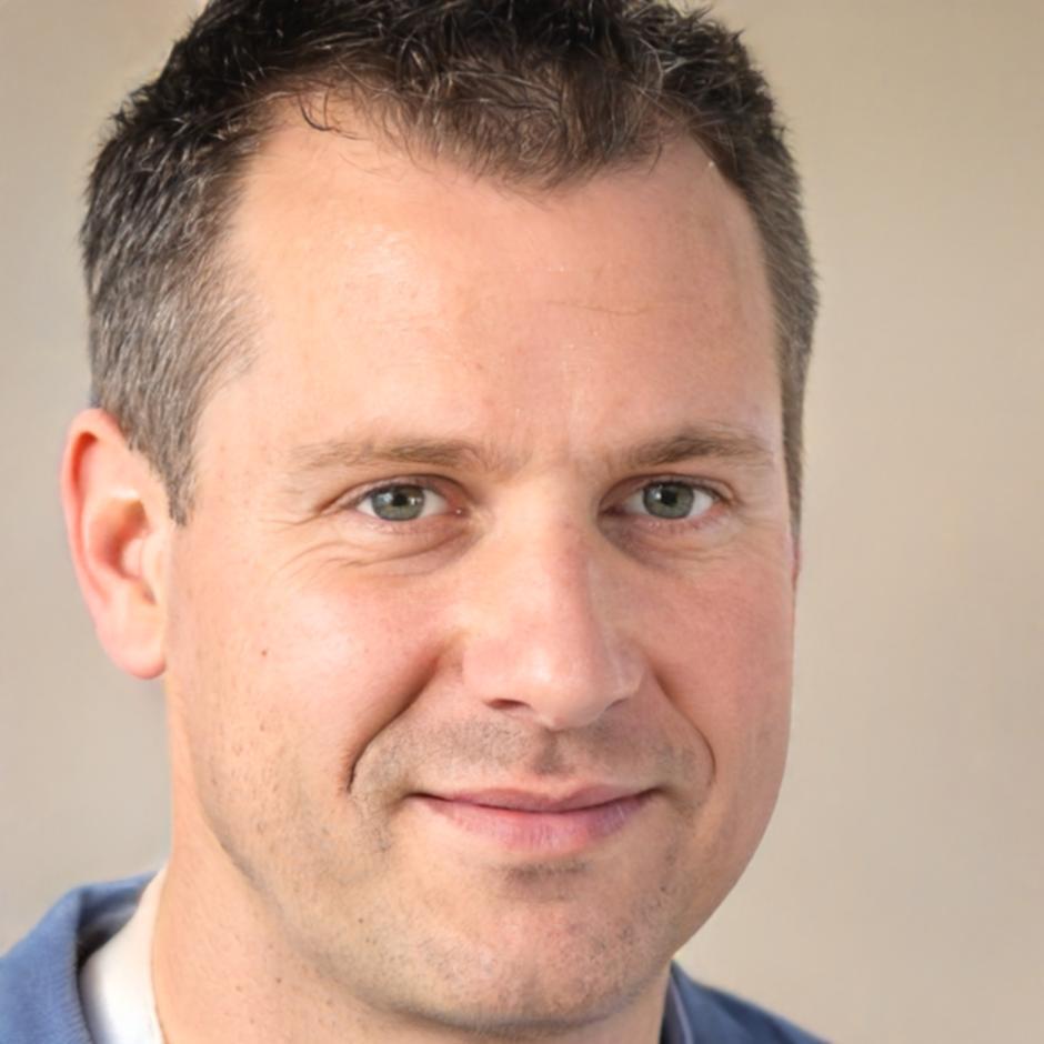 Portrait de Théodore Blanchard, expert en finances personnelles